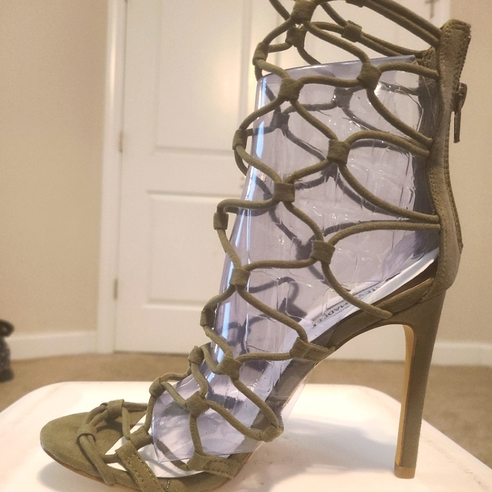 Steve Madden 7.5 Olive Green